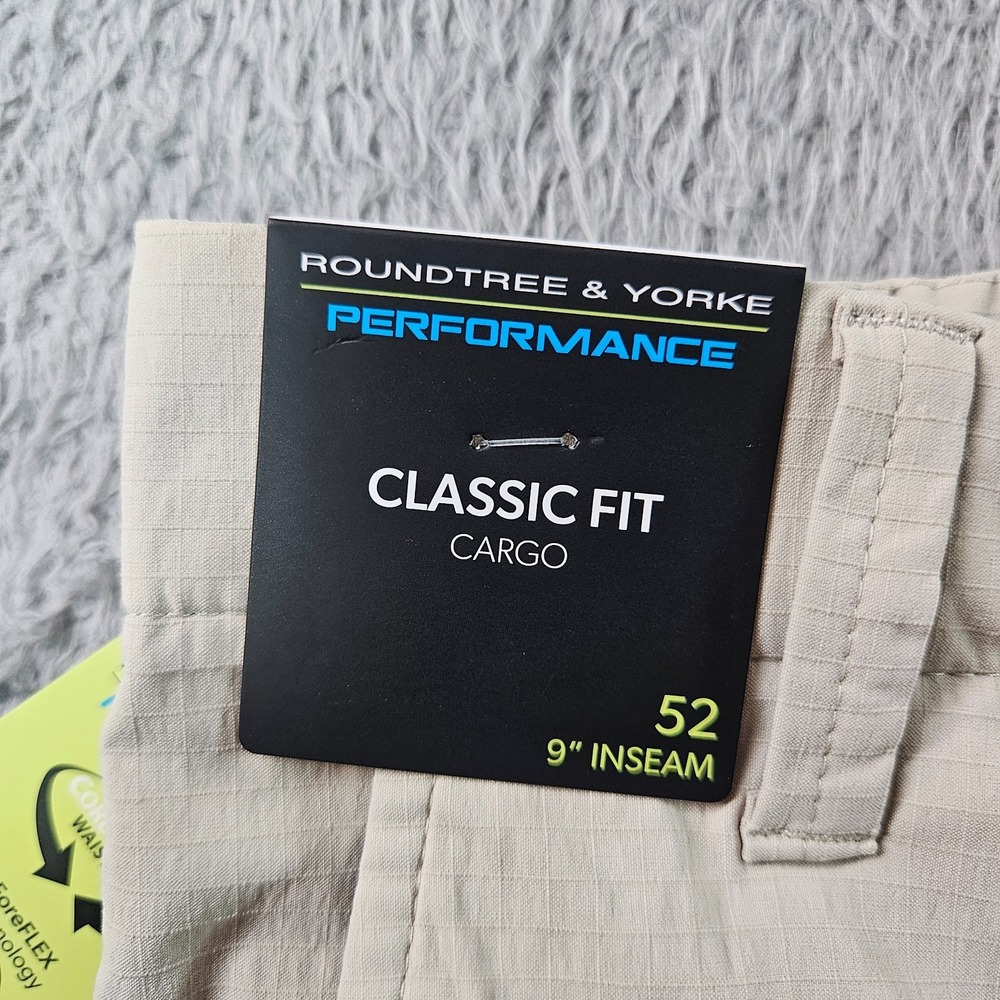 NEW Roundtree & Yorke Performance Cargo Shorts Men 52 x 9" Classic Beige Golf